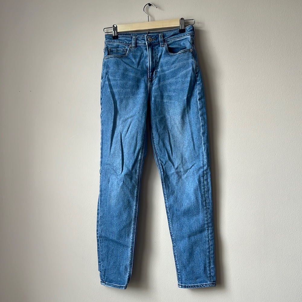 American Eagle Light Wash Mom Jeans